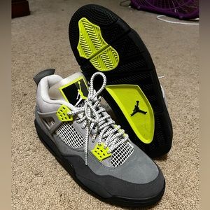 Jordan 4 Retro SE “Neon”